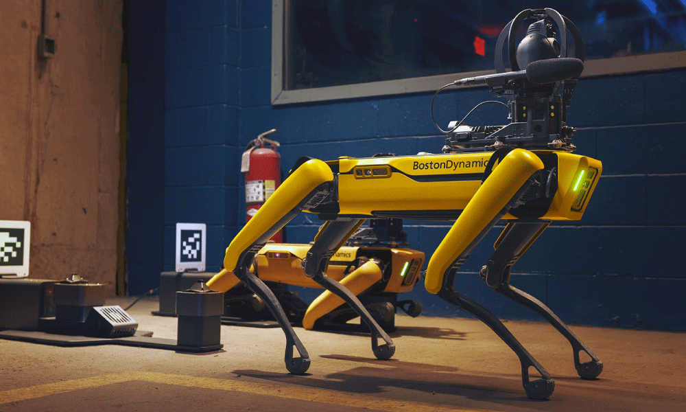 Roboty z Boston Dynamics skaczą, biegają, przenoszą ciężary, robią salta, otwierają drzwi